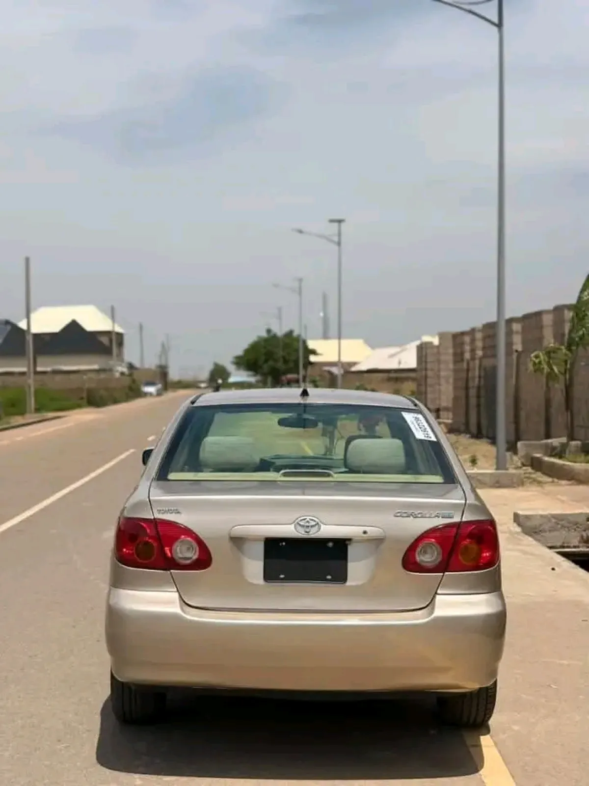 Golden 04 Toyota Corolla - Image 4