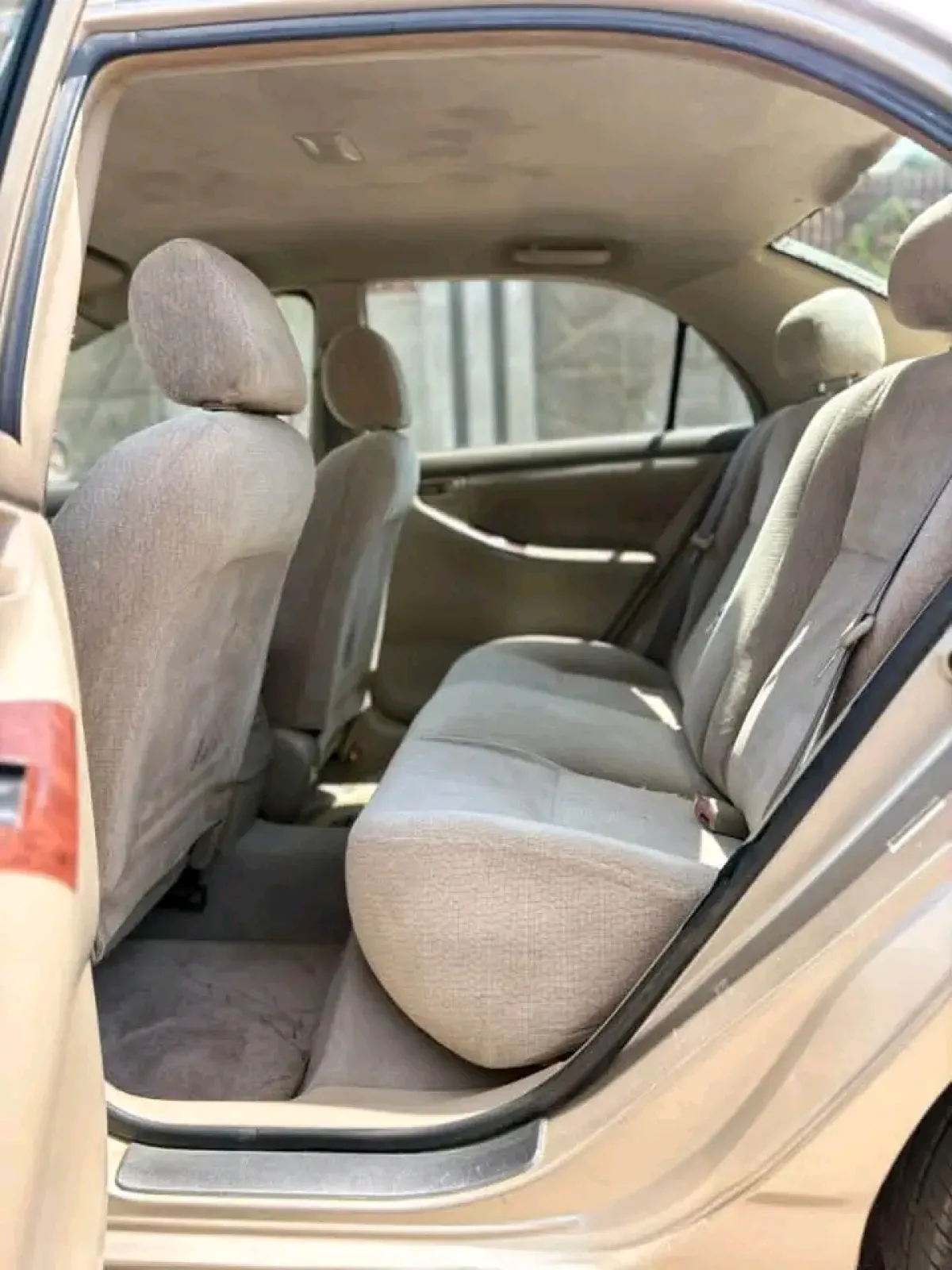 Golden 04 Toyota Corolla - Image 3
