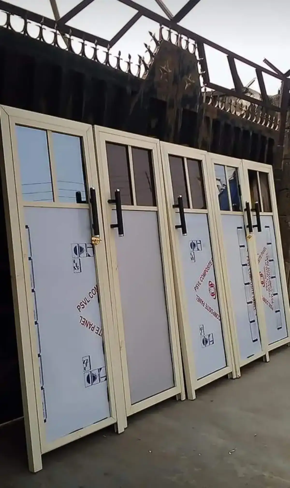 Aluminum Toilet Doors - Image 5