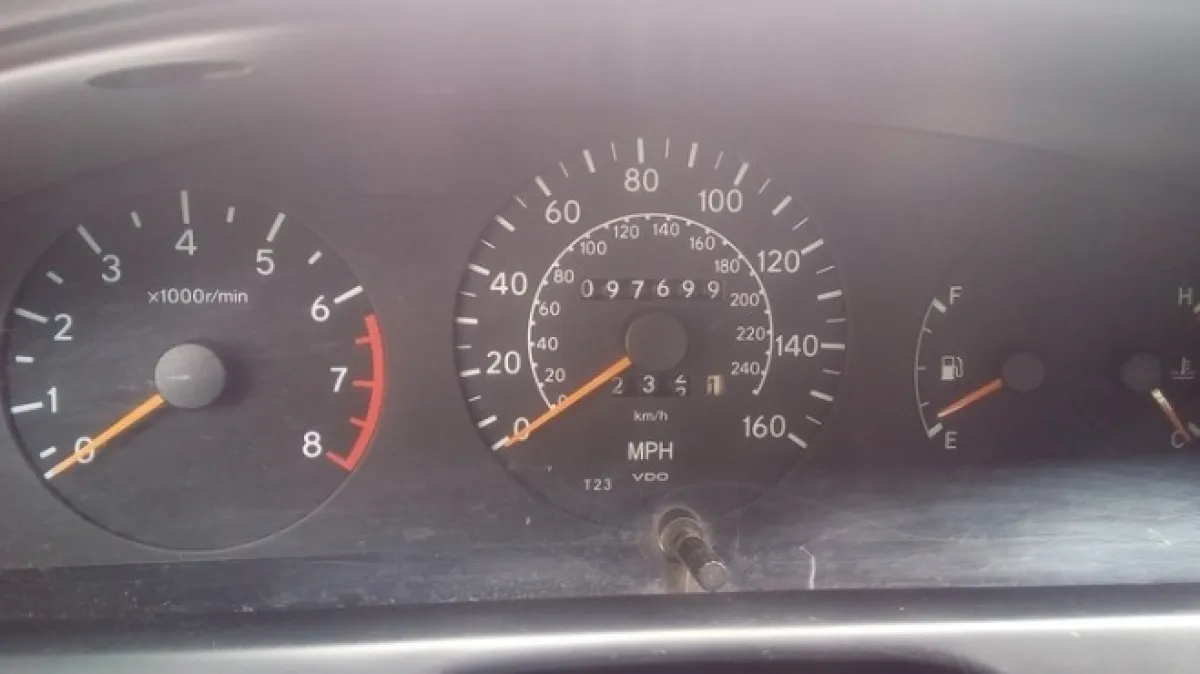 Tokunbo Toyota carina E - Image 3