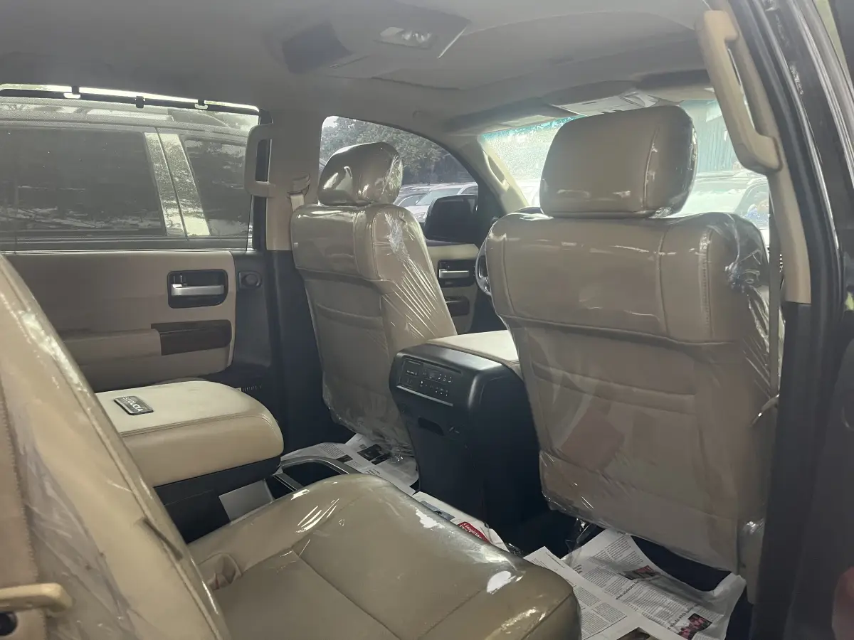 Foreign Used 2014 Toyota sequoia - Image 4