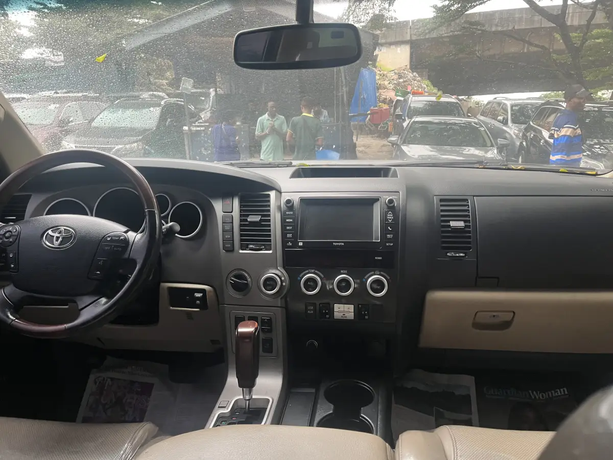Foreign Used 2014 Toyota sequoia - Image 5