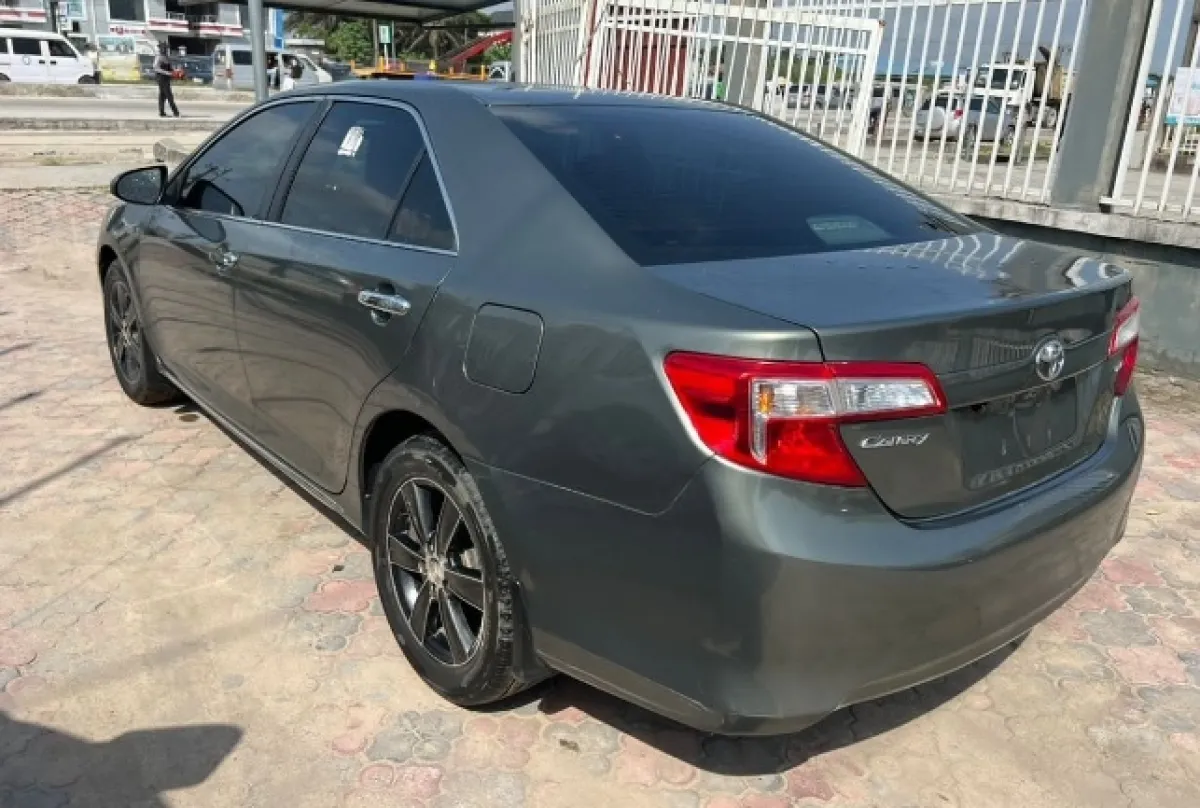 Toyota Camry 2012 model - Image 5