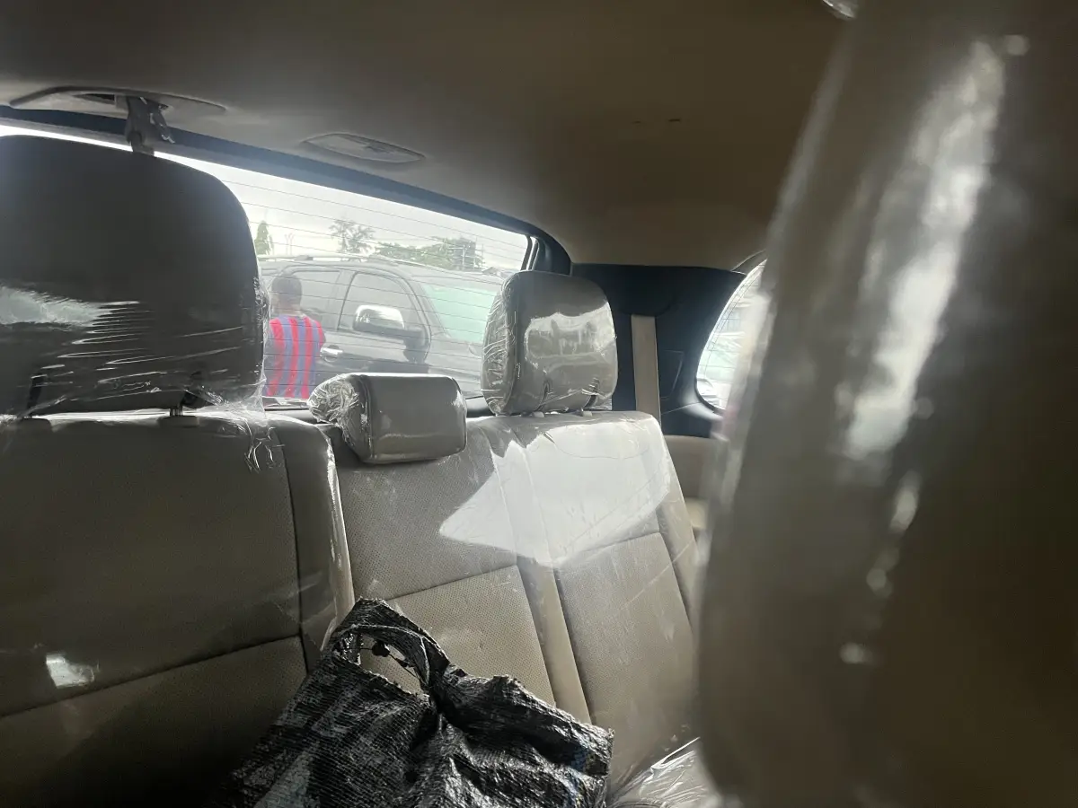 Foreign Used 2014 Toyota sequoia - Image 6