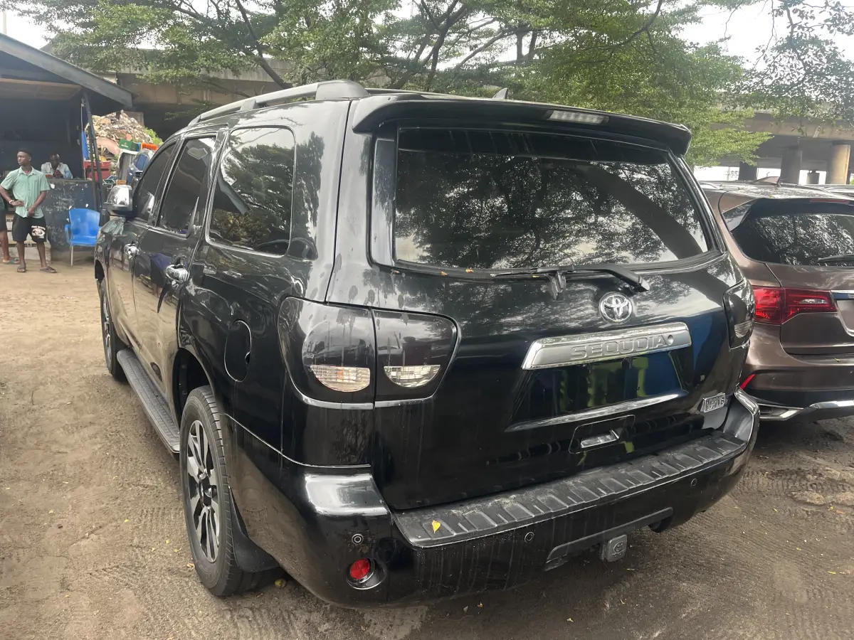 Foreign Used 2014 Toyota sequoia - Image 8