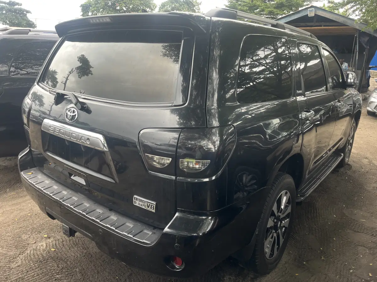 Foreign Used 2014 Toyota sequoia - Image 9