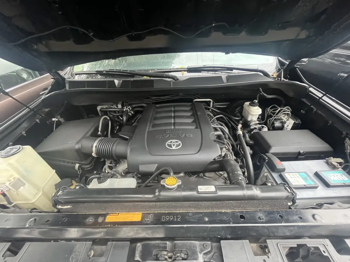 Foreign Used 2014 Toyota sequoia - Image 10