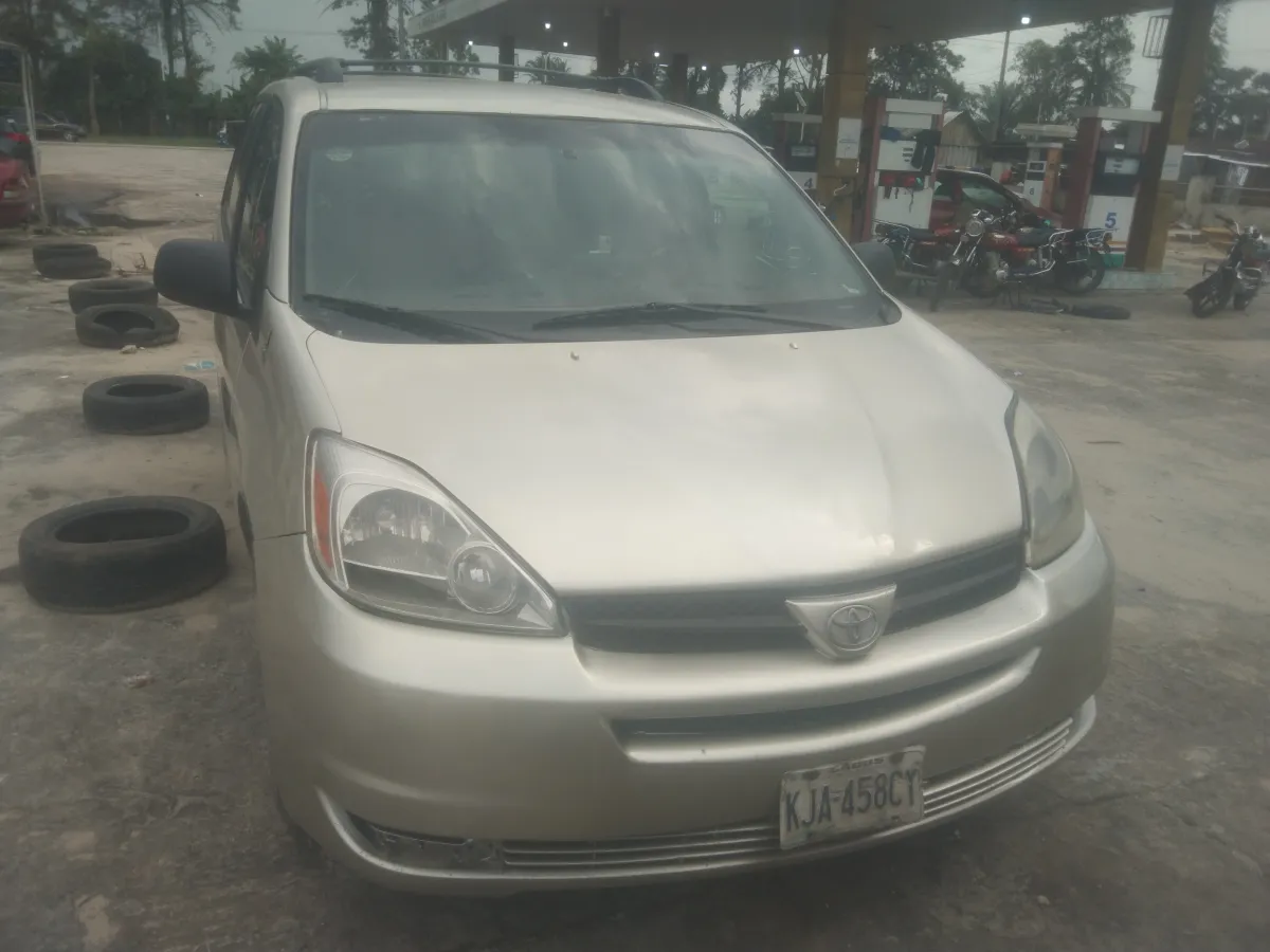 Toyota sienna for sale - Image 1