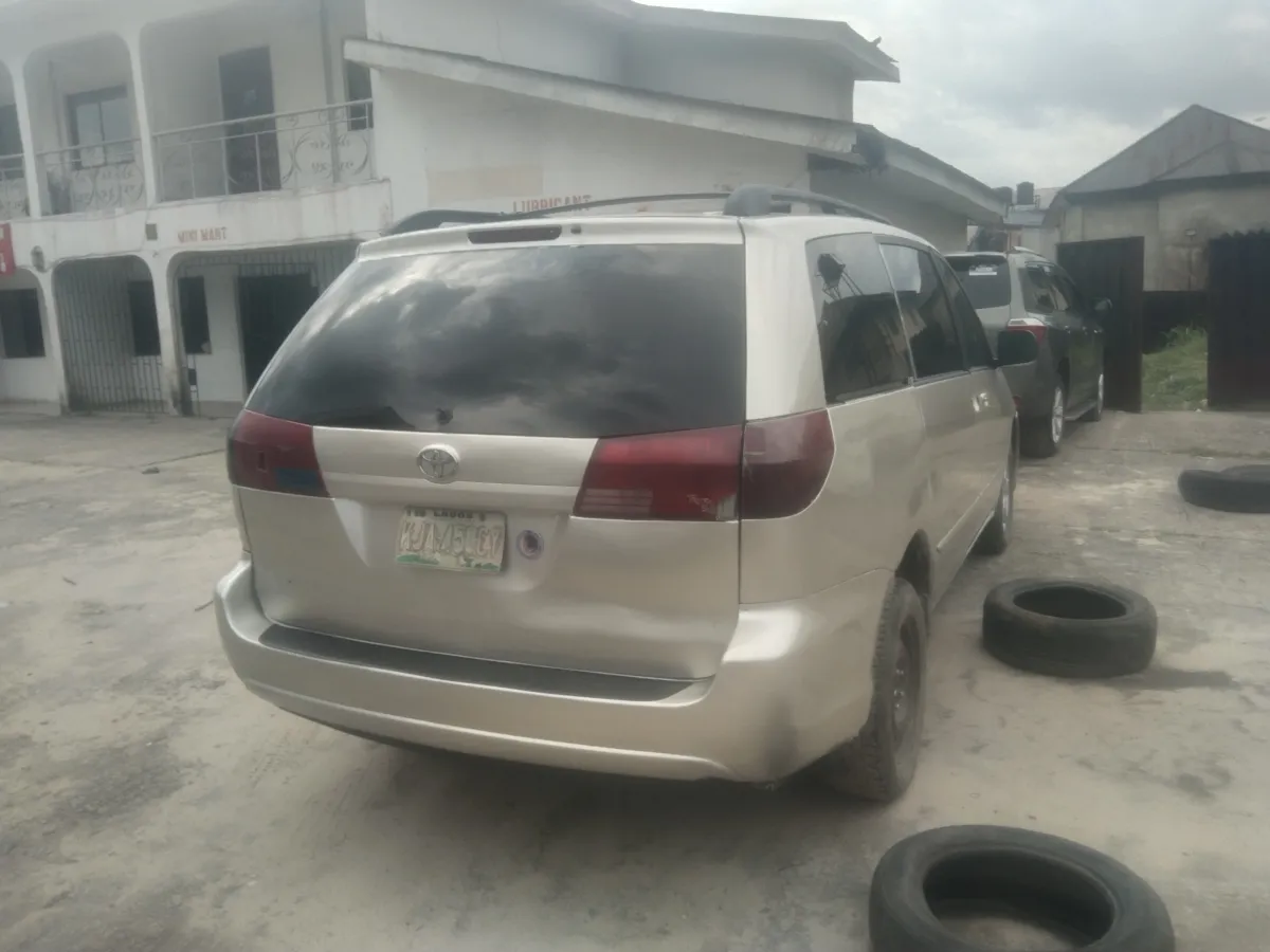 Toyota sienna for sale - Image 2