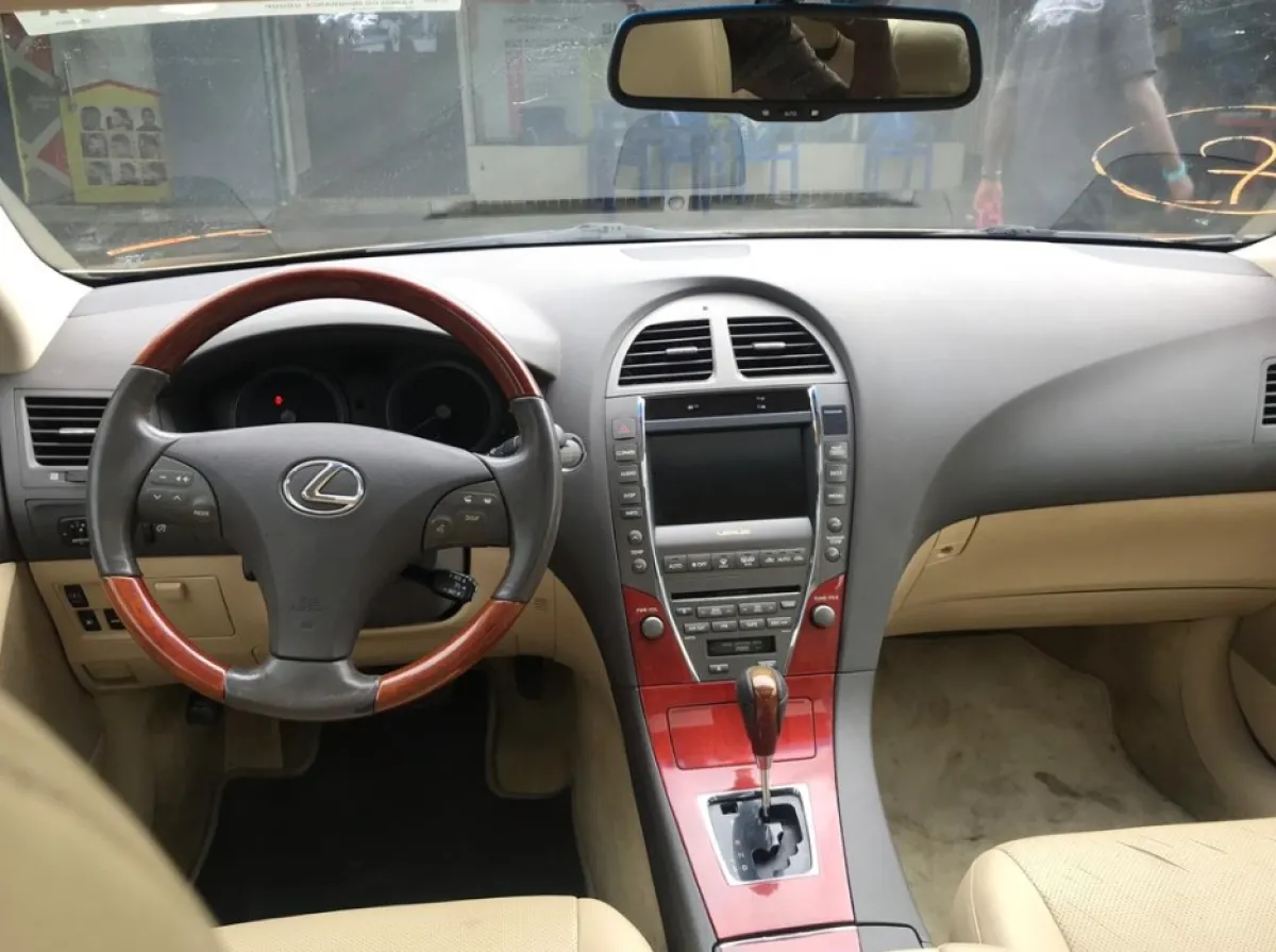 Lexus ES 350 - Image 2