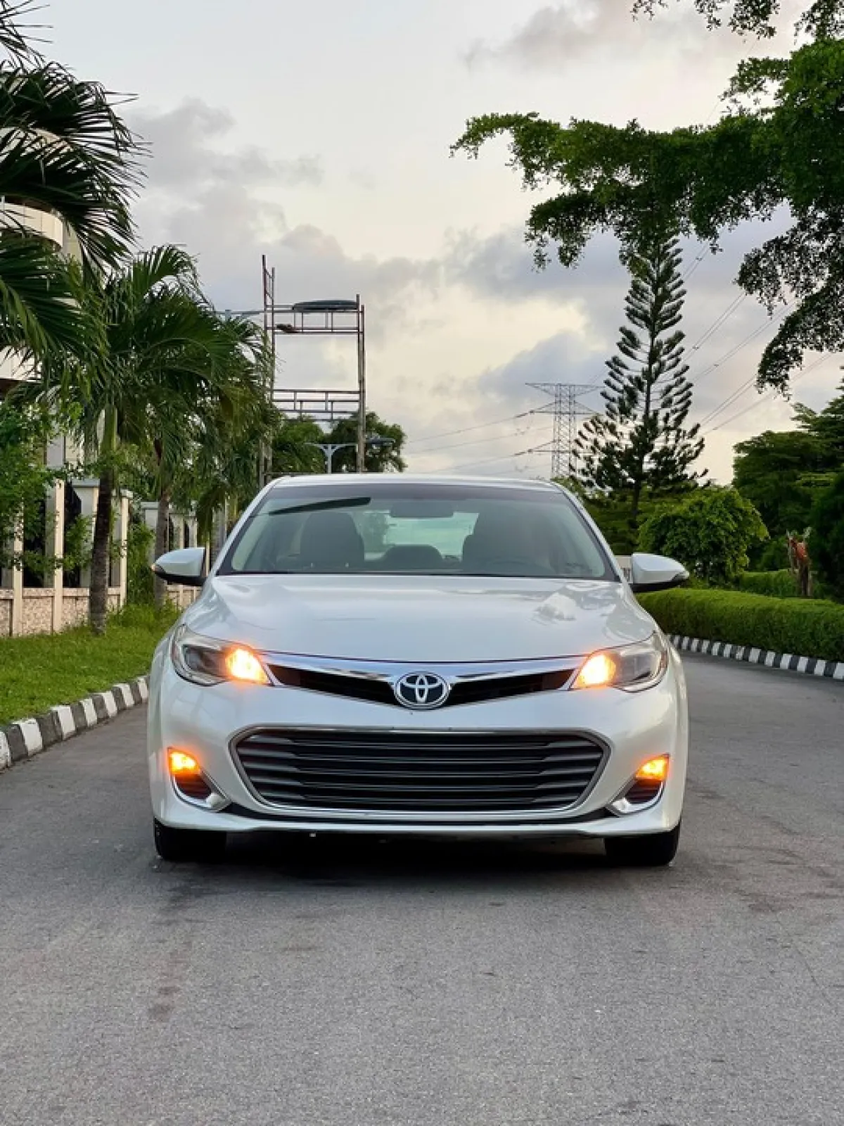 Lagos deal Toyota Avalon 2015 Foreign Used - Image 1