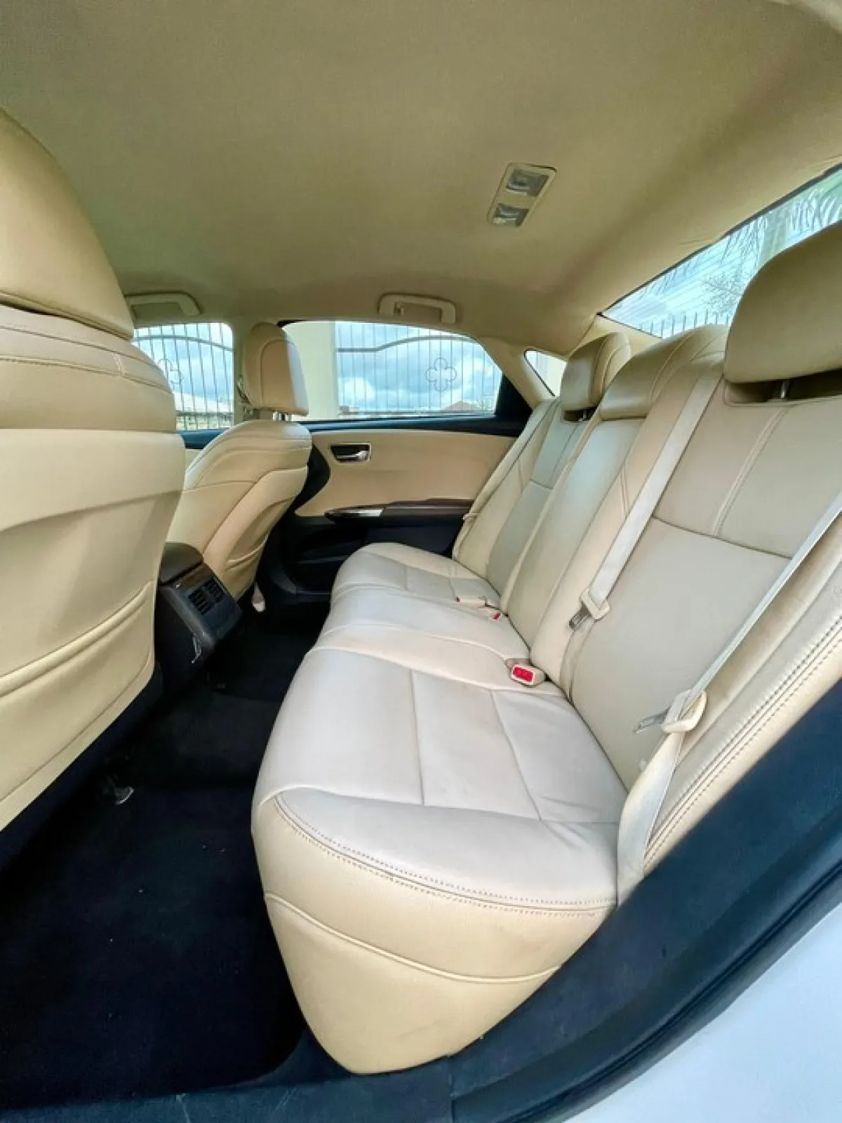Lagos deal Toyota Avalon 2015 Foreign Used - Image 3