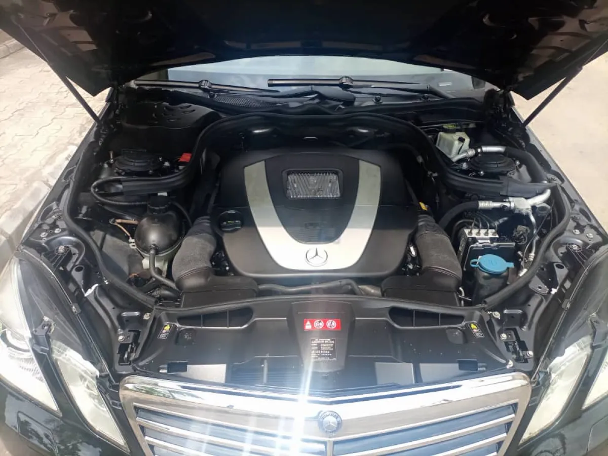 2011 Mercedes Benz E350 - Image 4