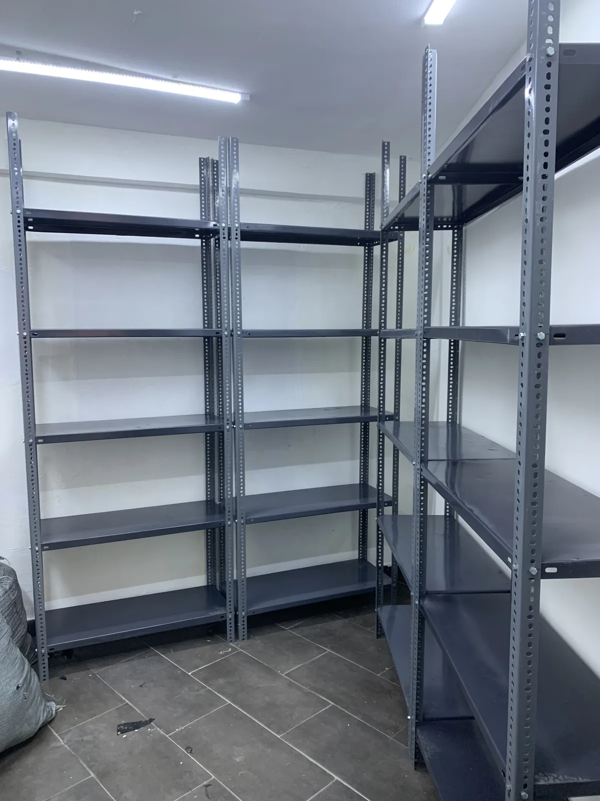 Metal shelves - Image 2