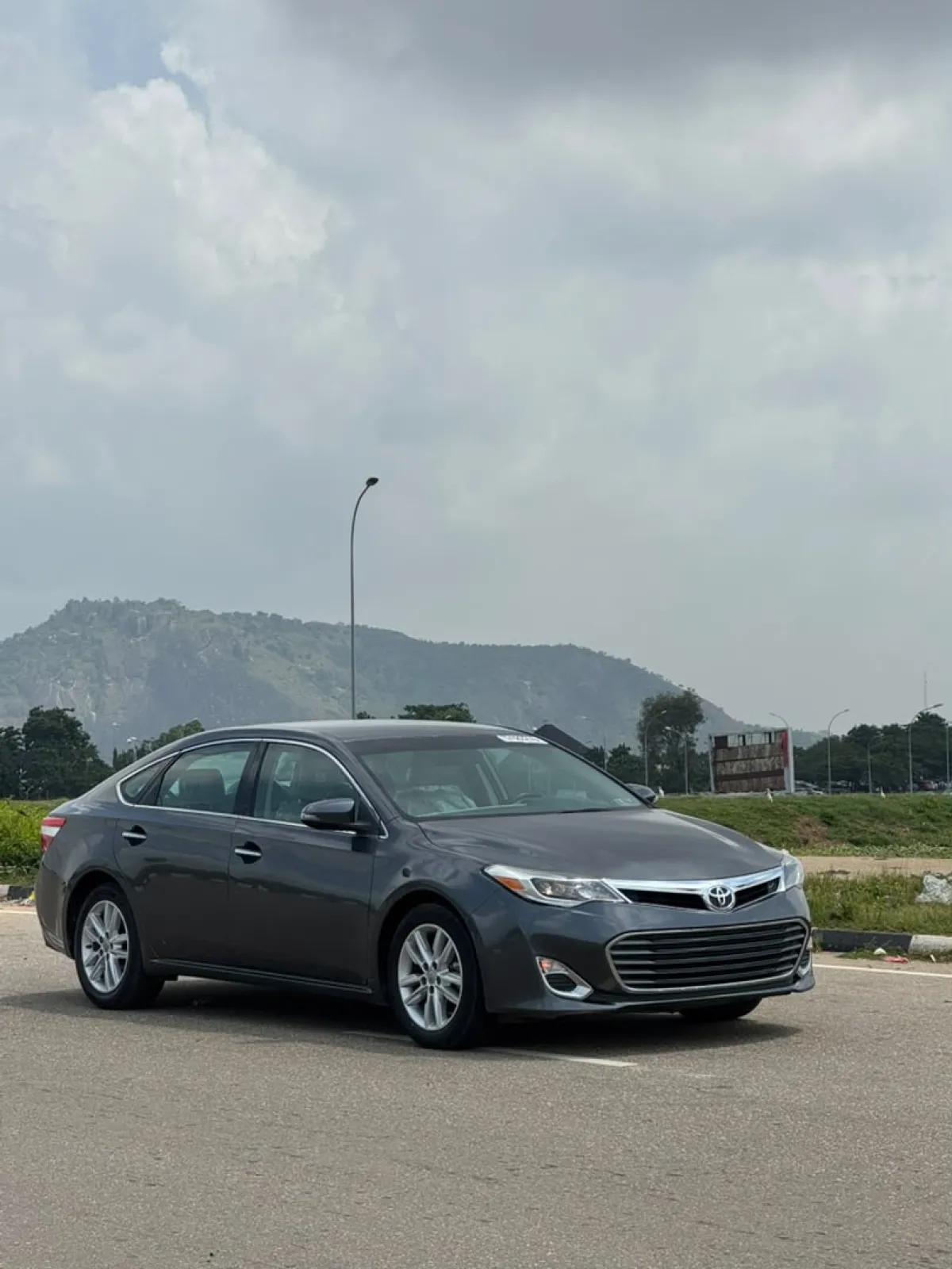 Toyota Avalon xle - Image 4