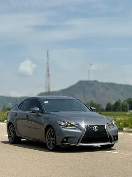 Lexus IS235