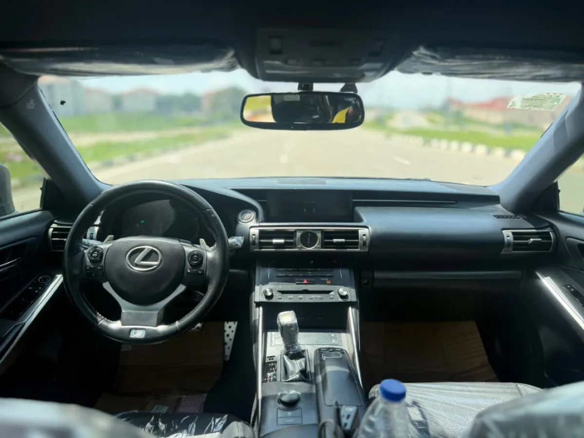 Lexus IS235 - Image 5