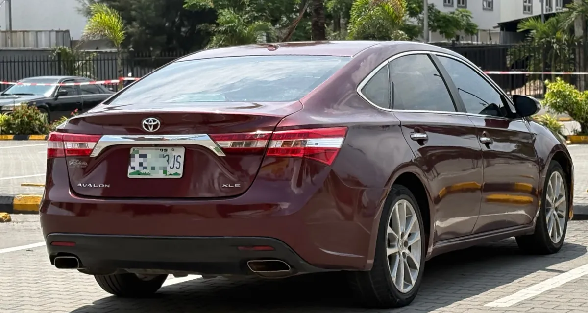 Good deal two untis. ///registered toyota avalon 2014 xle full options su - Image 4