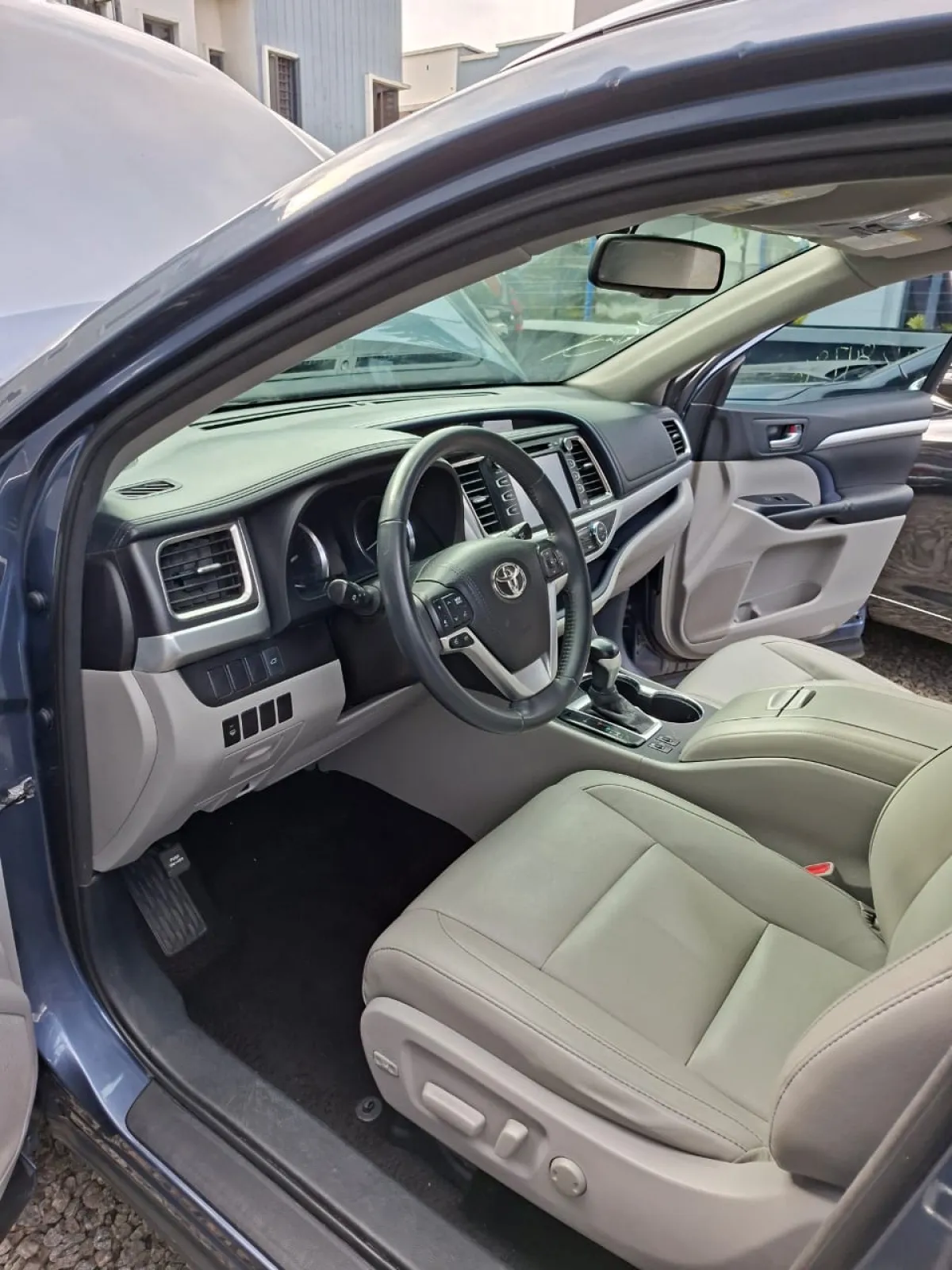 Foreign Used Blue 2016 Toyota Highlander XLE AWD - Image 2