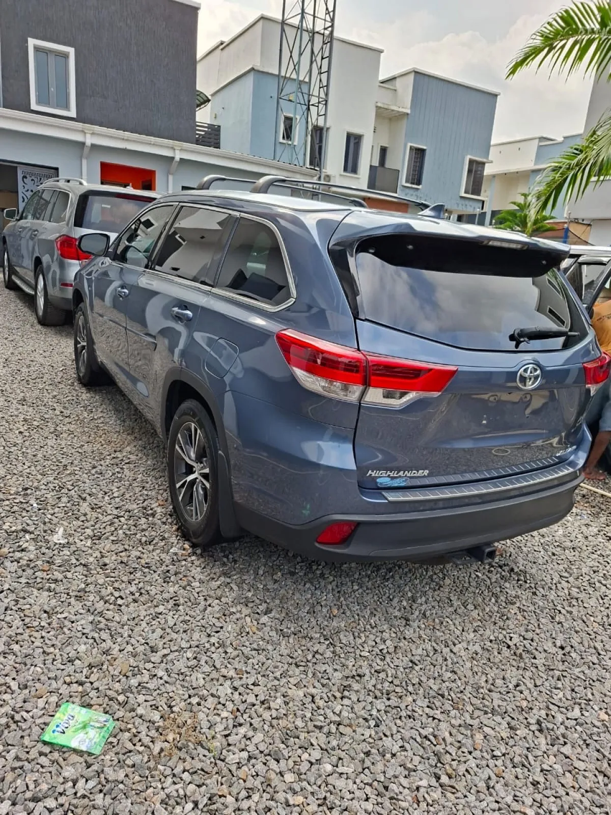 Foreign Used Blue 2016 Toyota Highlander XLE AWD - Image 9