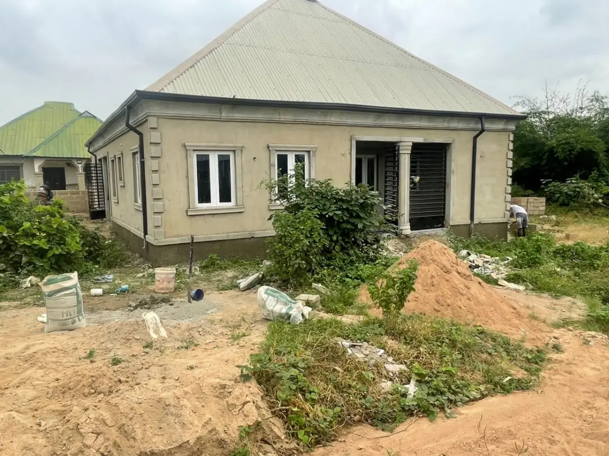 Building Contractor - Image 11