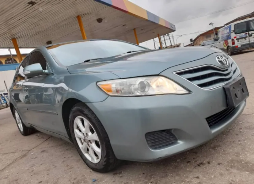 Neat sharp Toyota camry