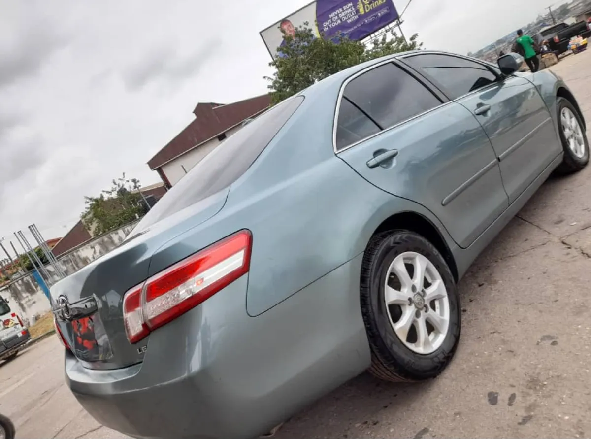 Neat sharp Toyota camry - Image 3