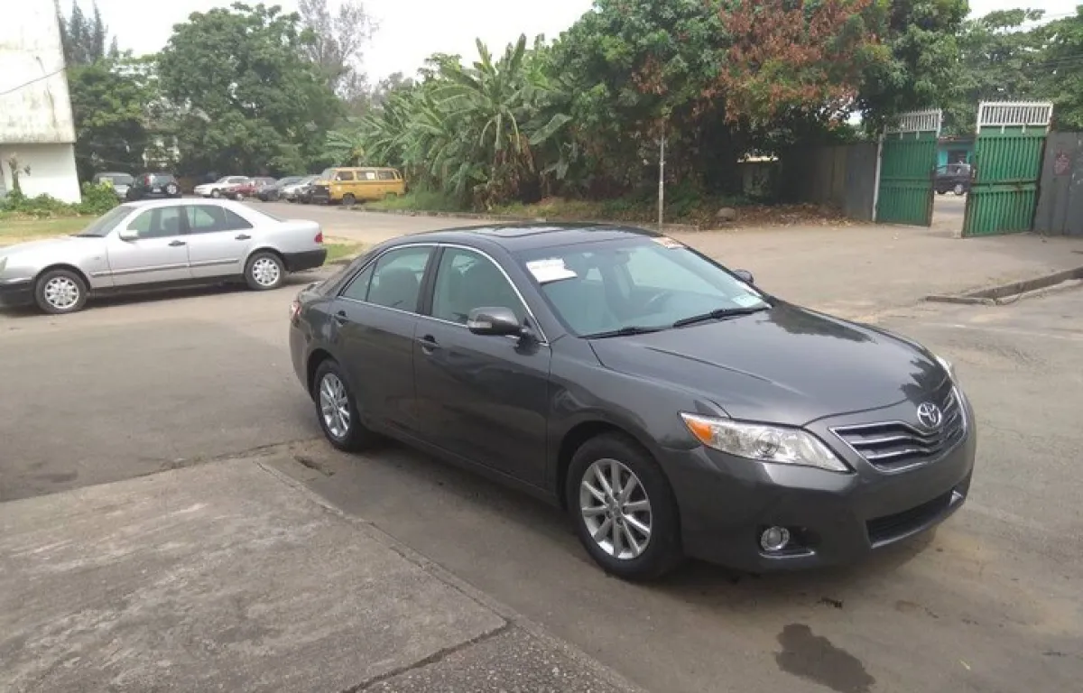 2011 tokunbo Toyota camry - Image 2