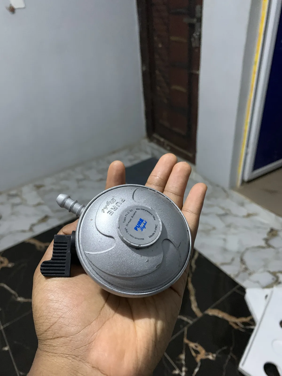 gas regulator - Image 1