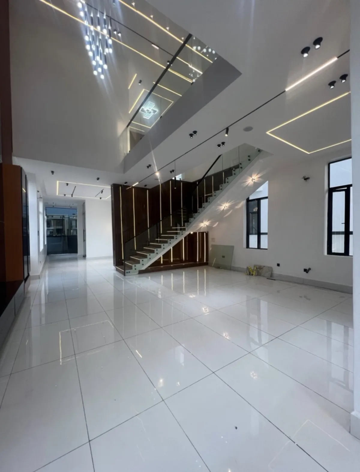 5 Bedroom fully detached duplex for sale - Image 2