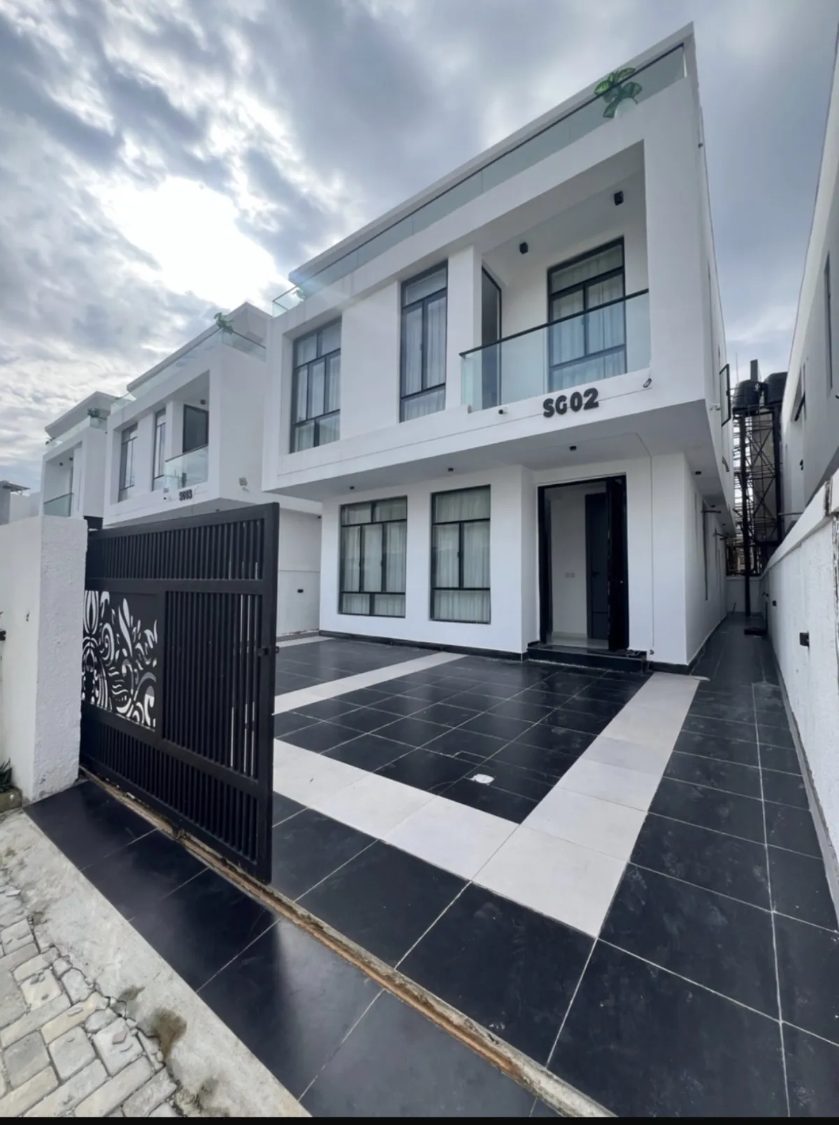 5 Bedroom fully detached - Image 1