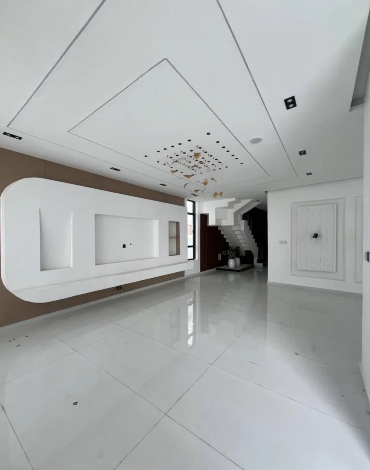 5 Bedroom fully detached - Image 2