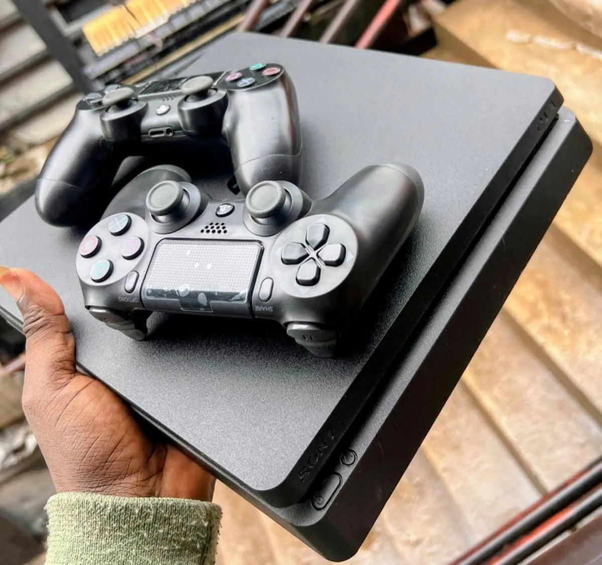 Ps4 slim black - Image 2