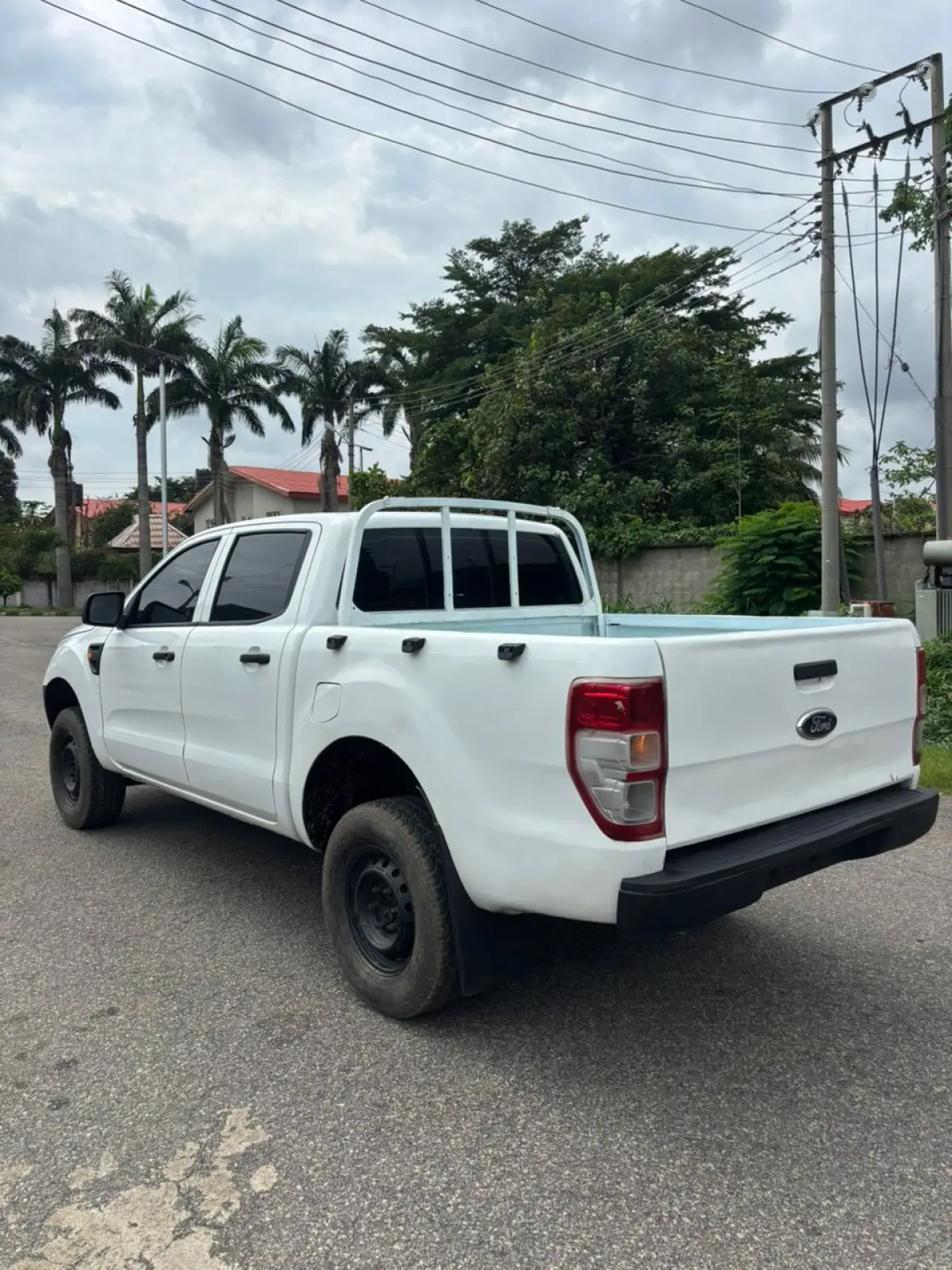 Ford Hilux 2012/13 - Image 1