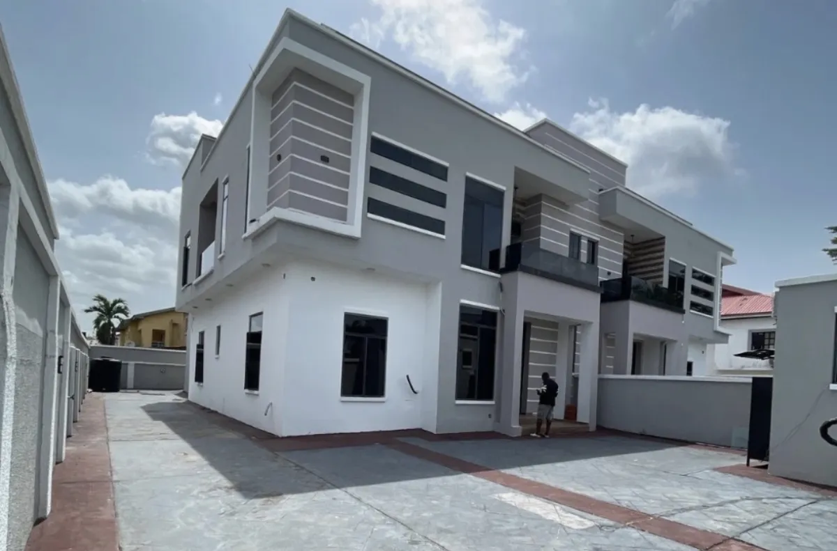 4 Bedroom semi-detached duplex for sale - Image 1