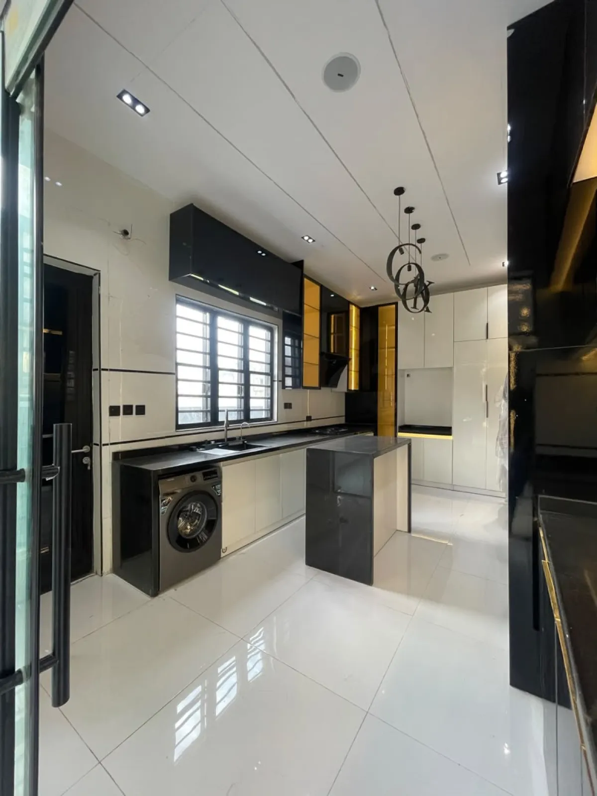 5 Bedroom fully detached duplex with pool and gym for sale - Image 2
