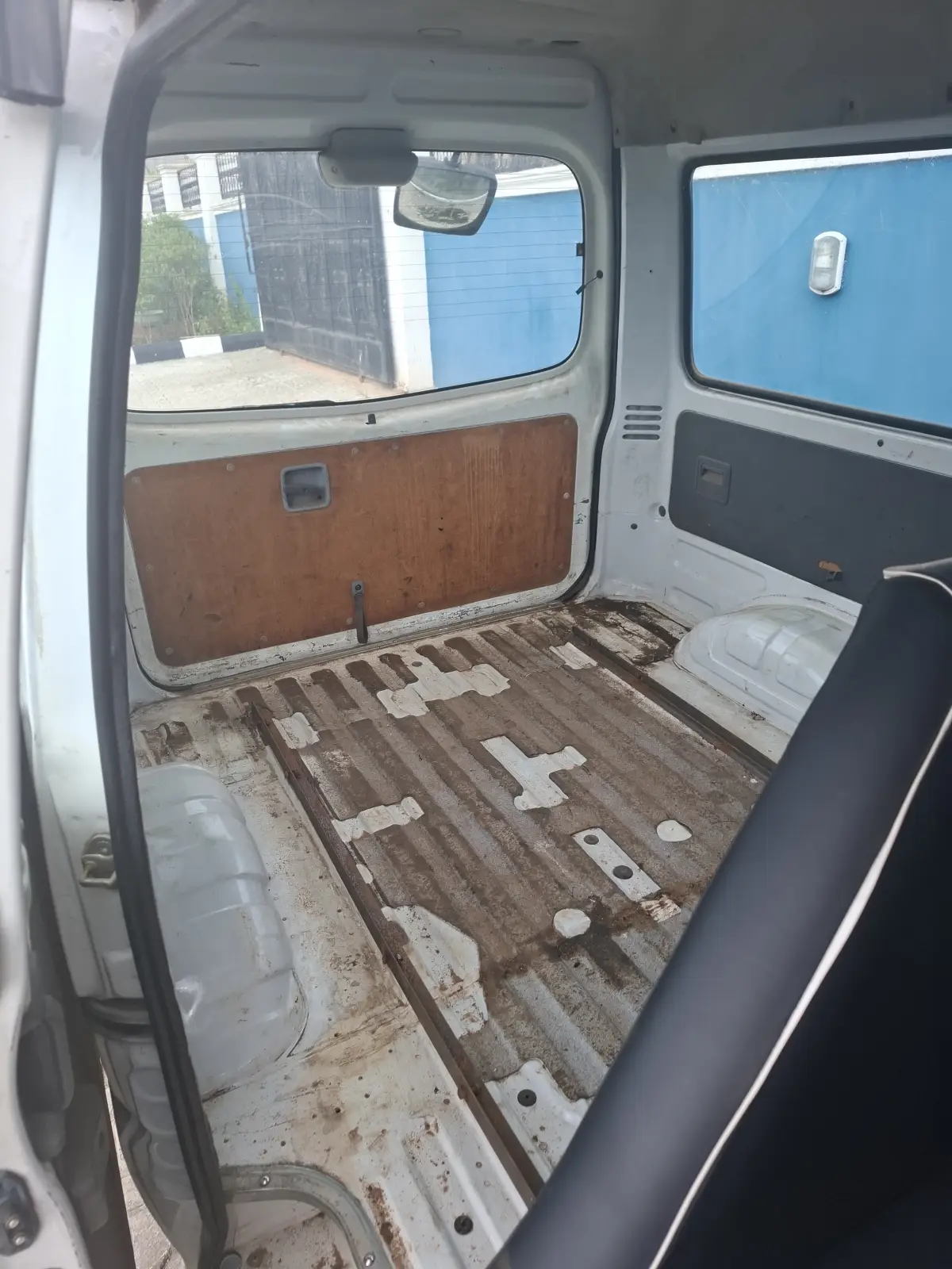 Tokunbo Nissan Bus Distress Sale - Image 9