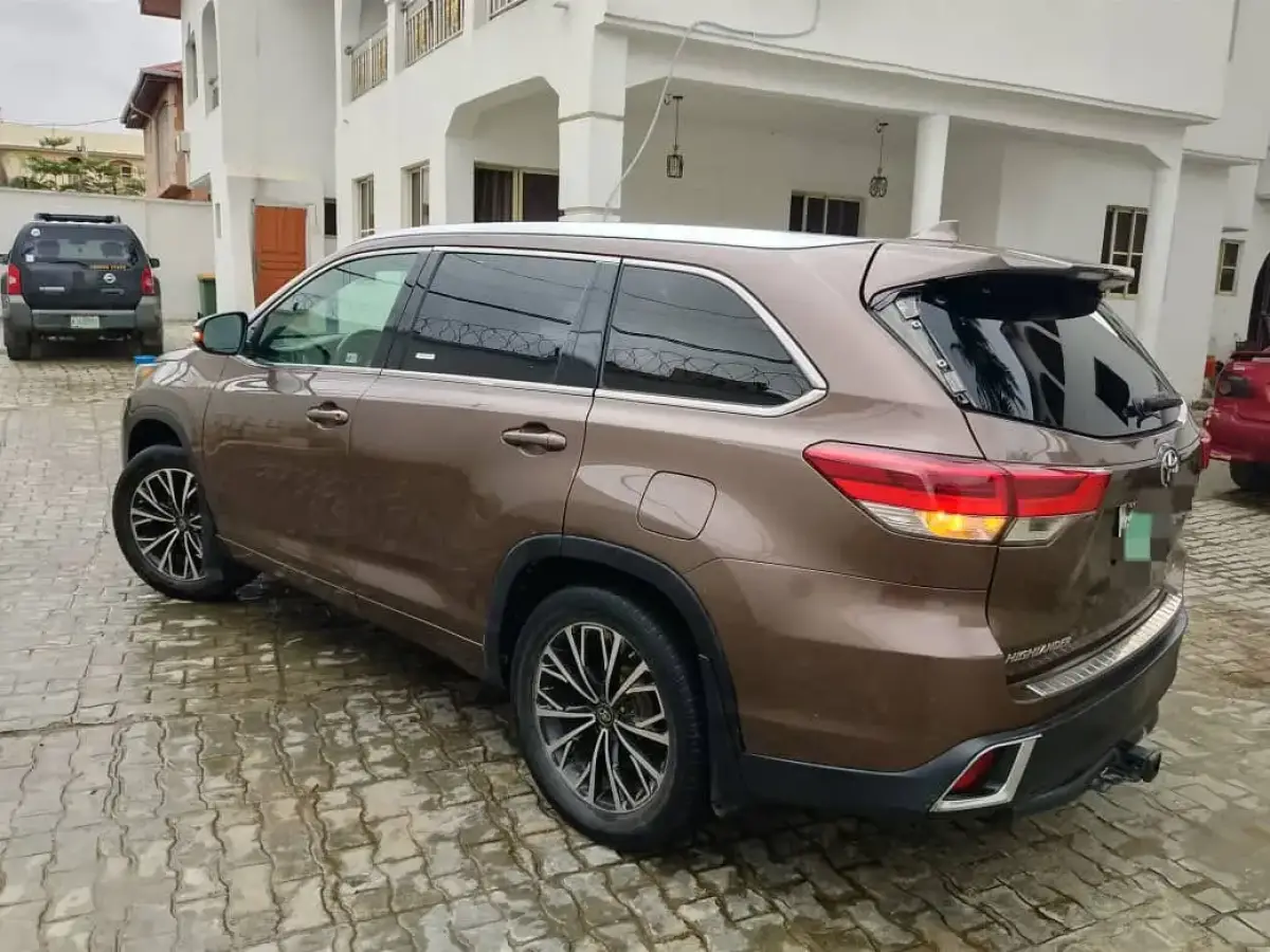 Toyota Highlander - Image 2