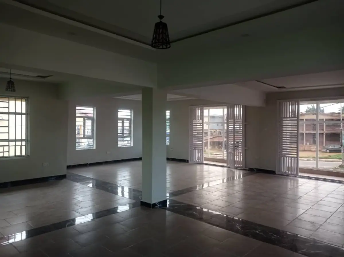 Lease update ! ( Direct Upstairs ) LEASE/ RENT A Combination of 4 Shops - Image 1