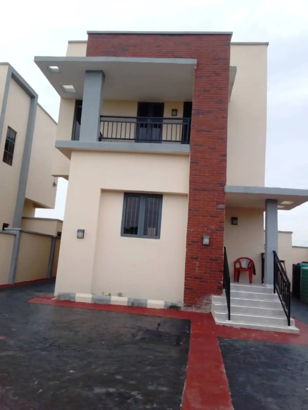 Exclusive and modern 3 bedroom duplex at Moore plantation Queen School ib. - Image 1