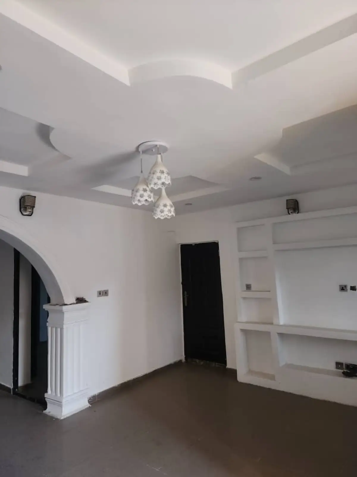 To let Newly renovated of 3bedroom flat at Ologede estate new garage - Image 1