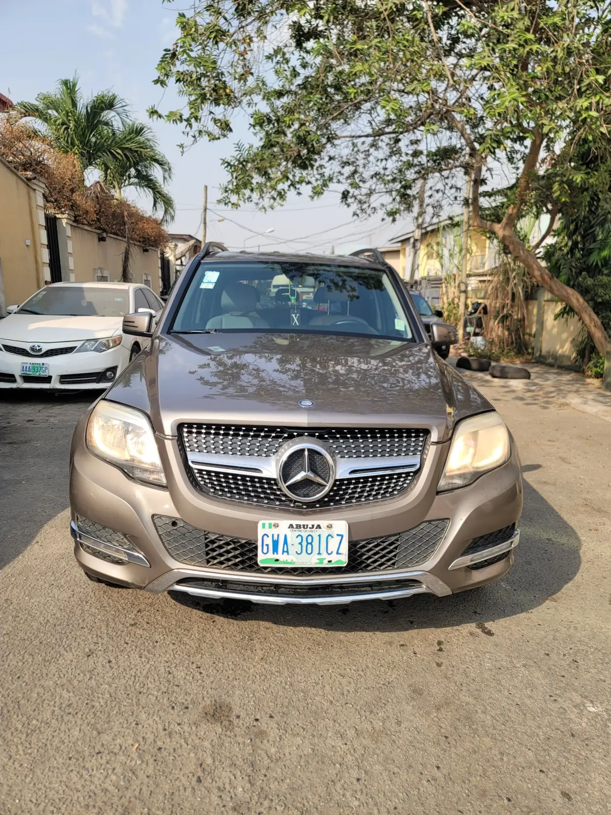 Toks standard BENZ GLK350 2013 used with no pano - Image 2
