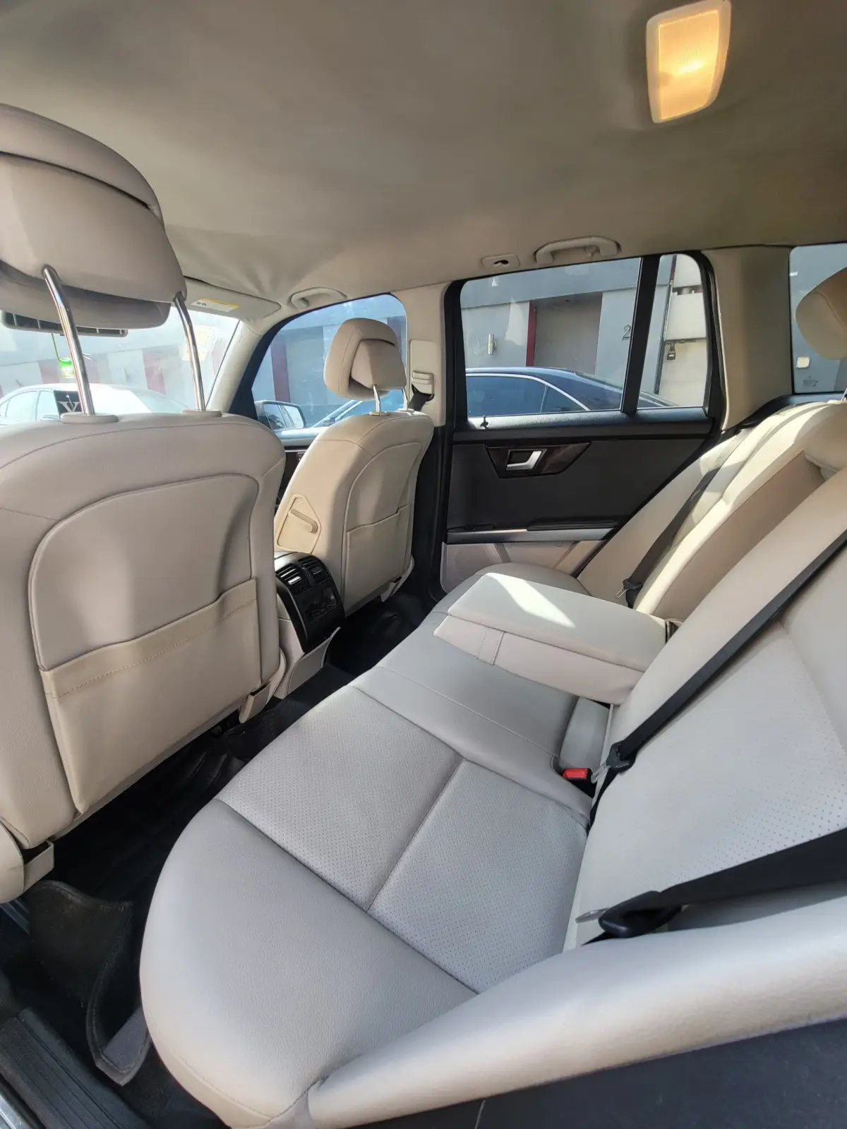 Toks standard BENZ GLK350 2013 used with no pano - Image 4