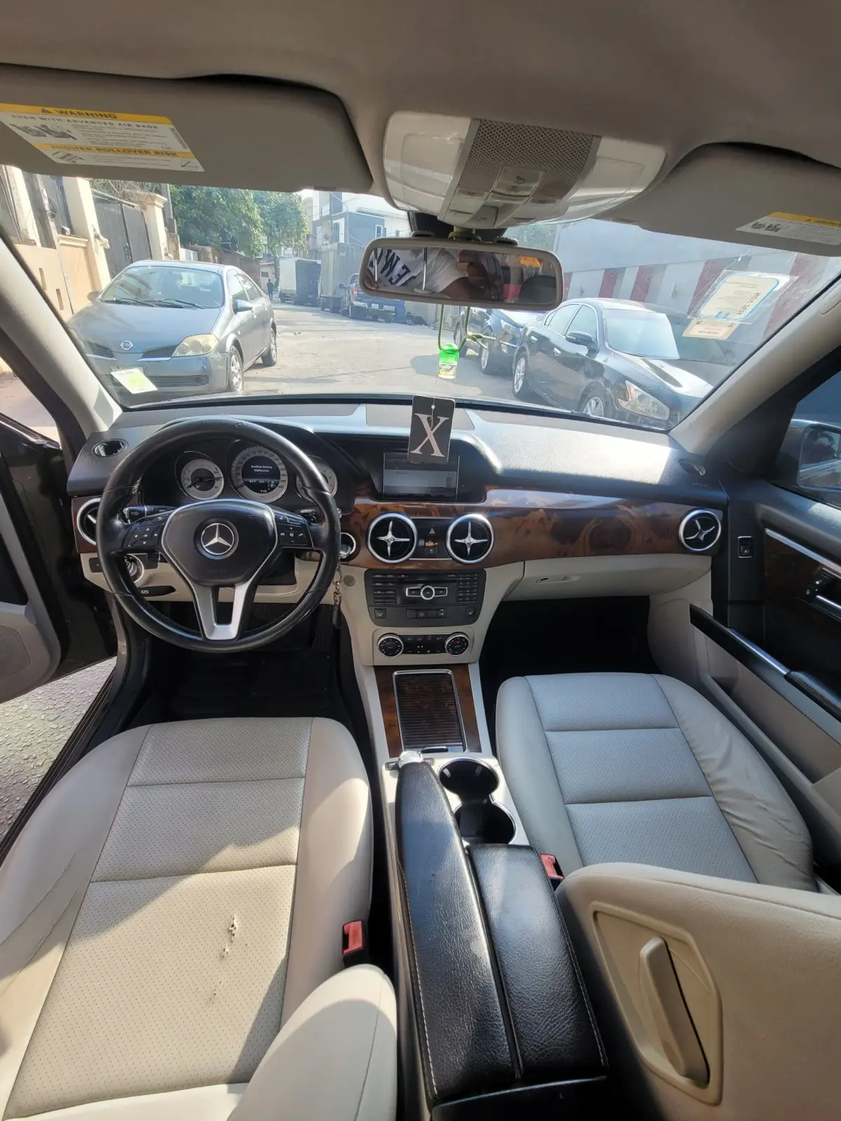 Toks standard BENZ GLK350 2013 used with no pano - Image 7