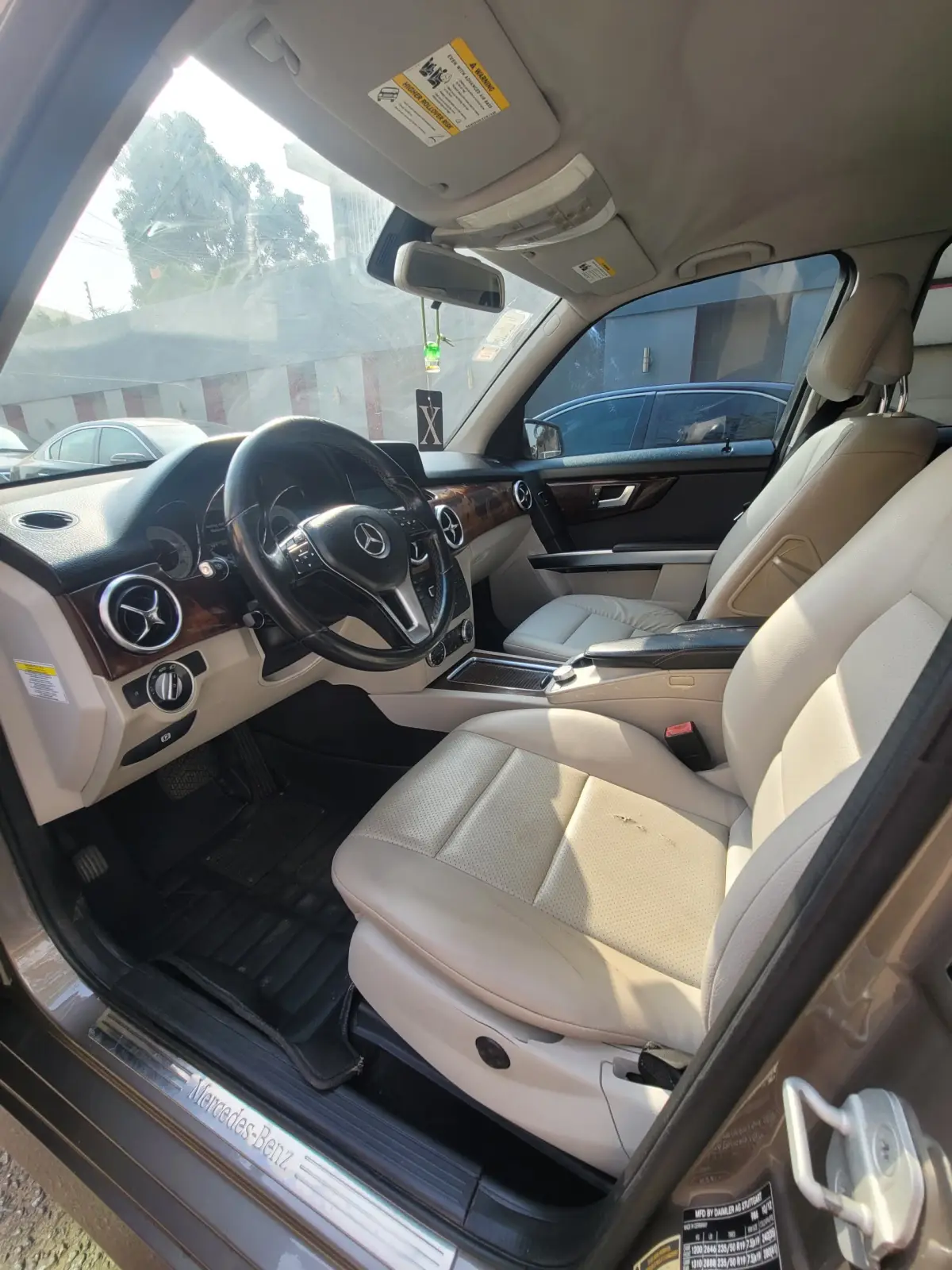 Toks standard BENZ GLK350 2013 used with no pano - Image 11