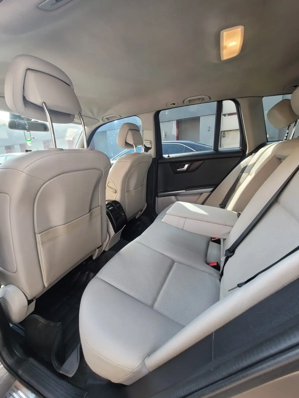 Toks standard BENZ GLK350 2013 used with no pano - Image 13