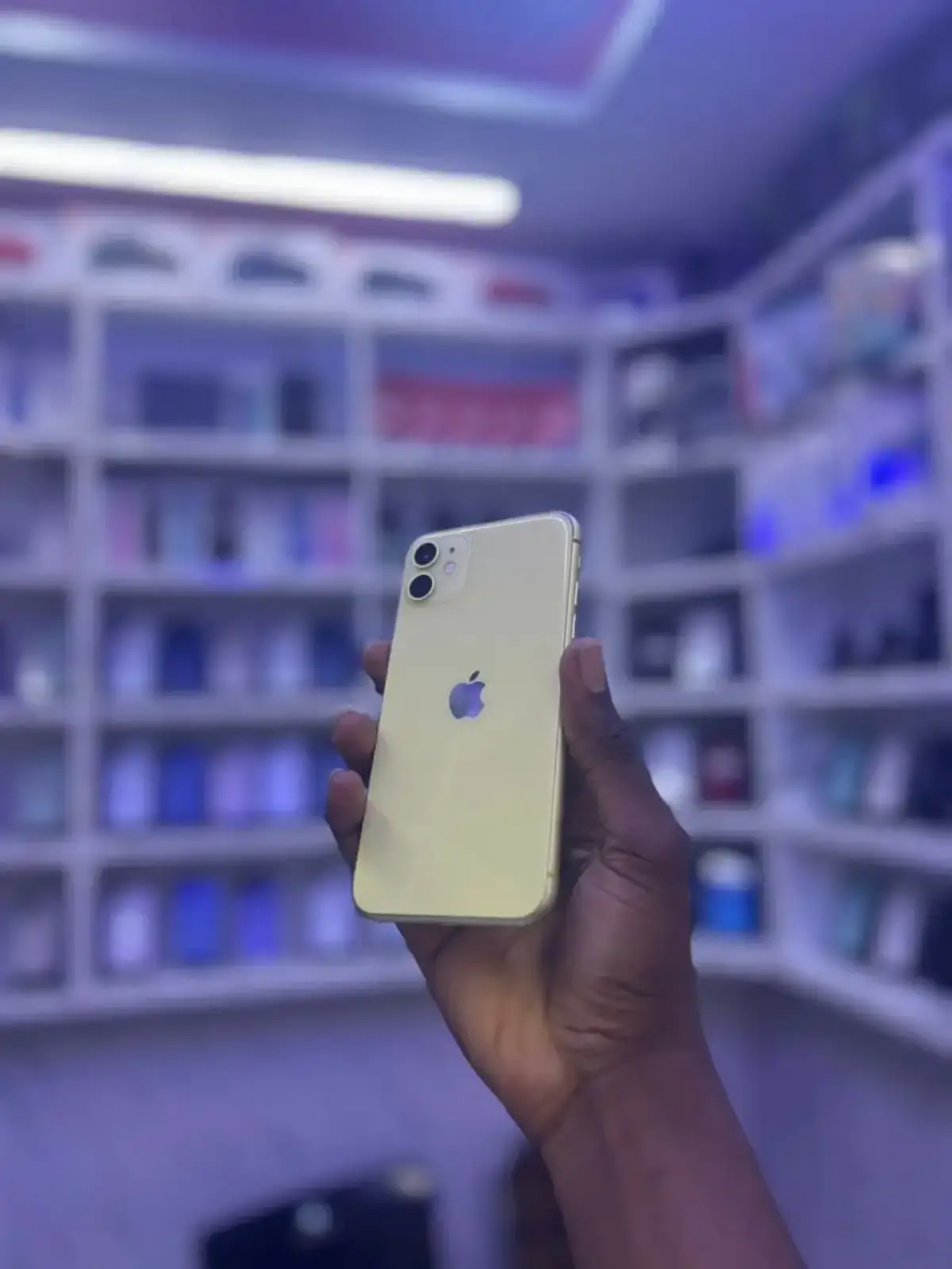 Emergency Deal  Neatly used IPhone 11 FID/Truetone✅ Bat- 66 Screen changed - Image 1