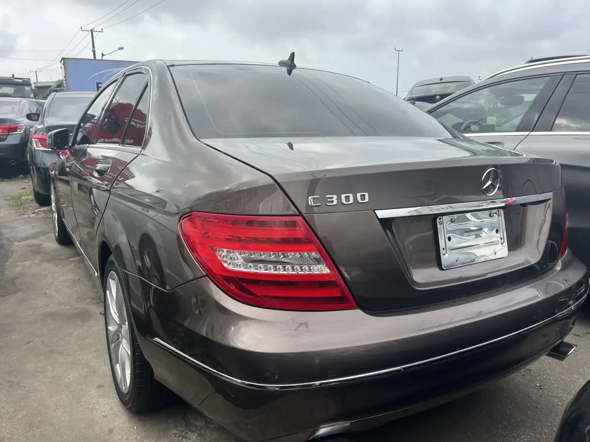 Foreign Used 2013 Mercedes Benz C300 - Image 9
