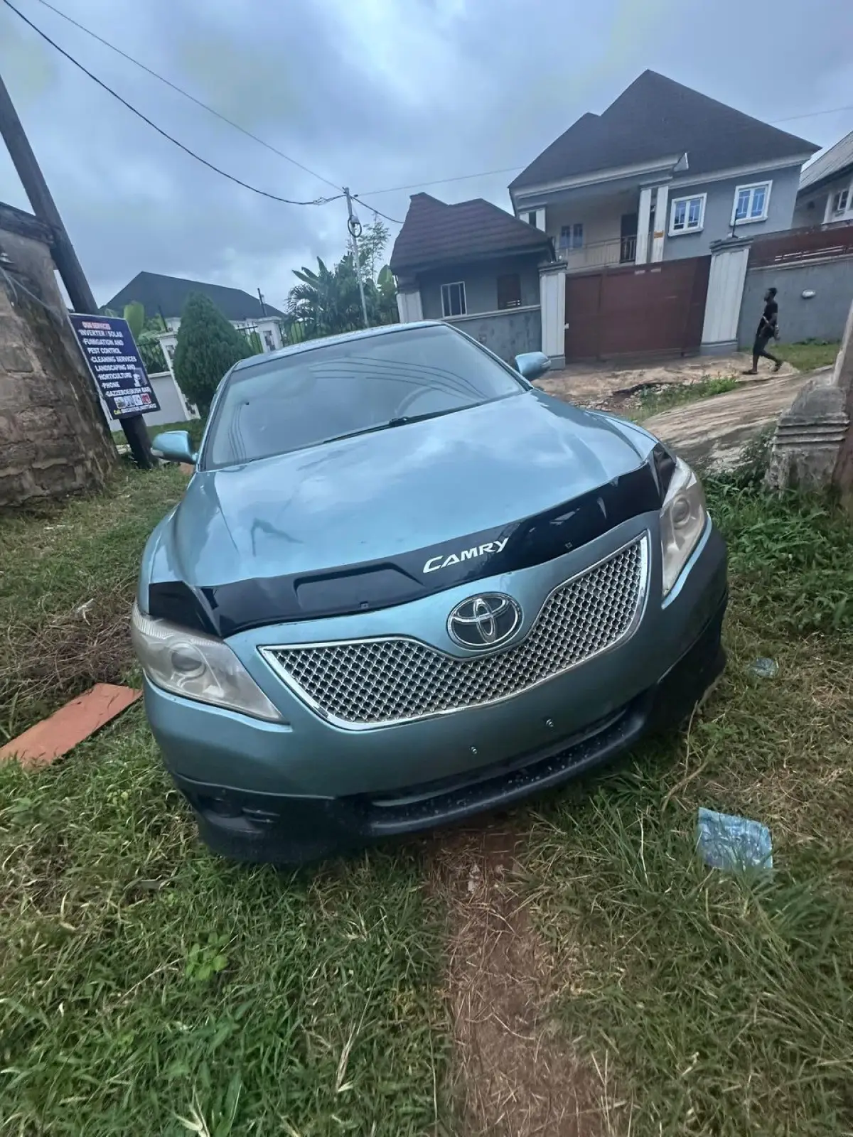 Neatly Used Toyota Camry with all components intact - Image 2