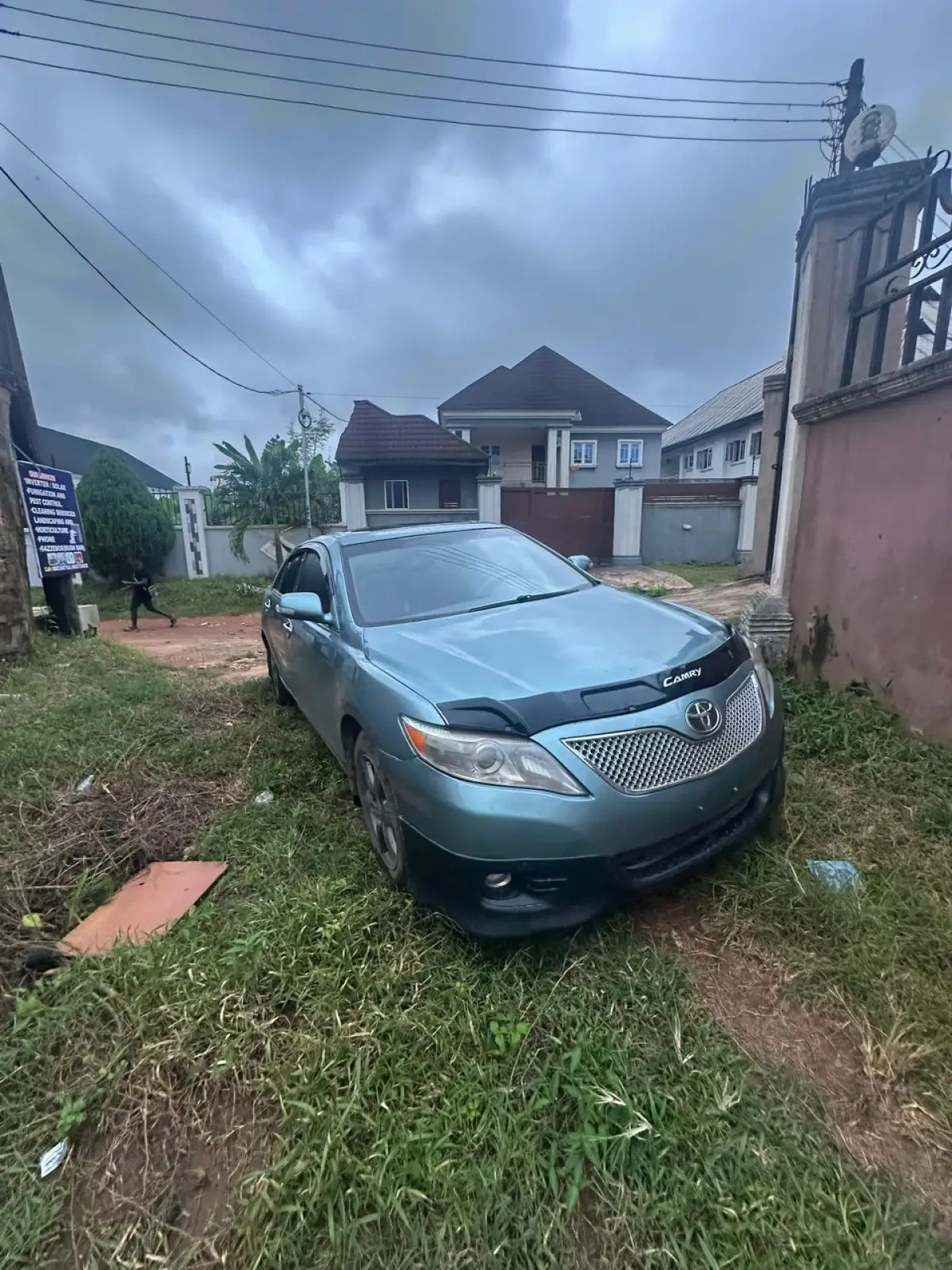 Neatly Used Toyota Camry with all components intact - Image 3